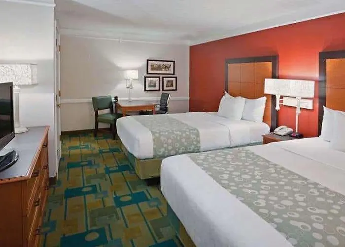 Hotel La Quinta By Wyndham Phoenix Sky Harbor Airport 3*
