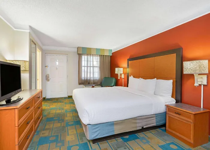 Hotel La Quinta By Wyndham Phoenix Sky Harbor Airport