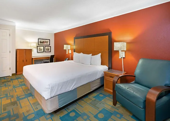 Hotel La Quinta By Wyndham Phoenix Sky Harbor Airport 3*