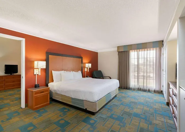 La Quinta By Wyndham Phoenix Sky Harbor Airport Hotel