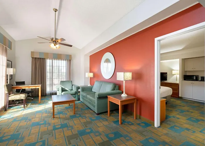 La Quinta By Wyndham Phoenix Sky Harbor Airport Hotel
