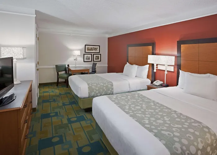 La Quinta By Wyndham Phoenix Sky Harbor Airport 3*