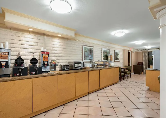 Hotel La Quinta By Wyndham Phoenix Sky Harbor Airport