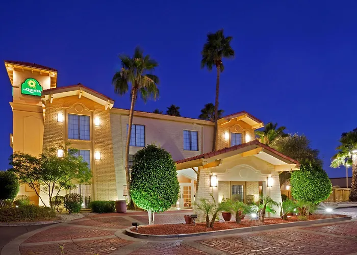 La Quinta By Wyndham Phoenix Sky Harbor Airport Hotel