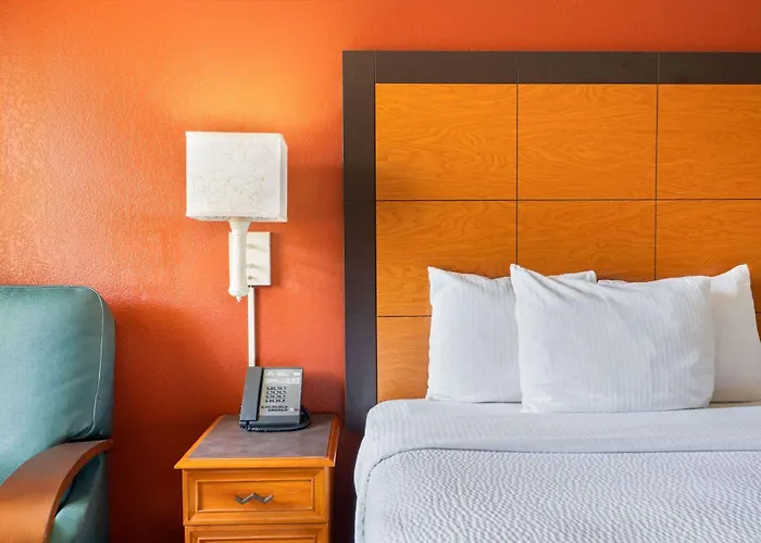 Hotel La Quinta By Wyndham Phoenix Sky Harbor Airport 3*