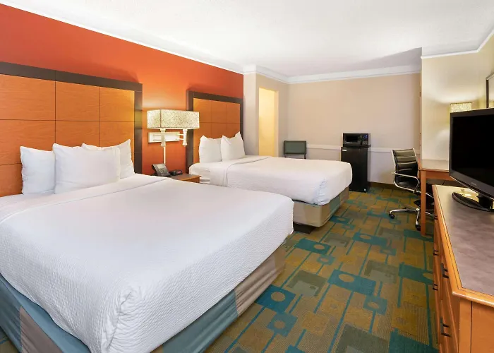 Hotel La Quinta By Wyndham Phoenix Sky Harbor Airport 3*