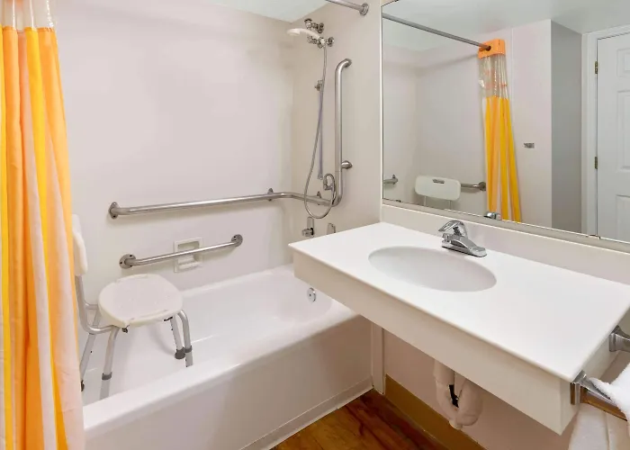 La Quinta By Wyndham Phoenix Sky Harbor Airport 3*