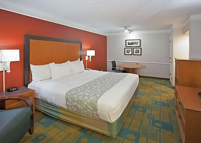 La Quinta By Wyndham Phoenix Sky Harbor Airport 3*
