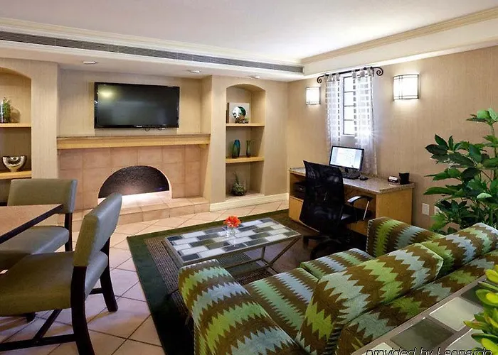 La Quinta By Wyndham Phoenix Sky Harbor Airport Hotel