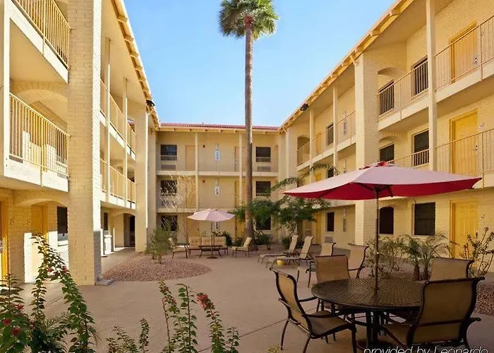La Quinta By Wyndham Phoenix Sky Harbor Airport 3*