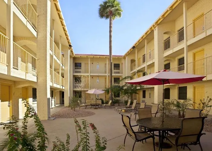 Hotel La Quinta By Wyndham Phoenix Sky Harbor Airport